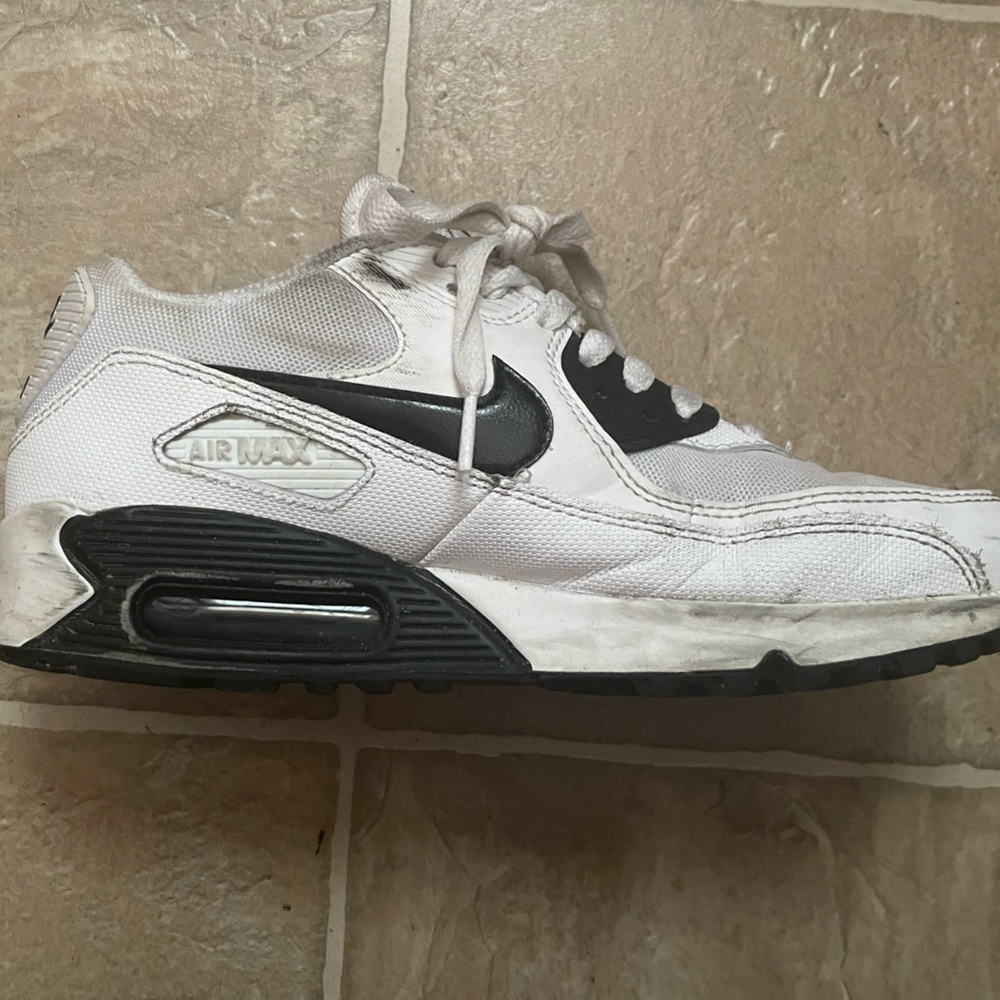 Nike air max black and white